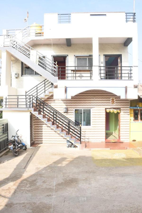 Coconut Homestay Хампи Экстерьер фото