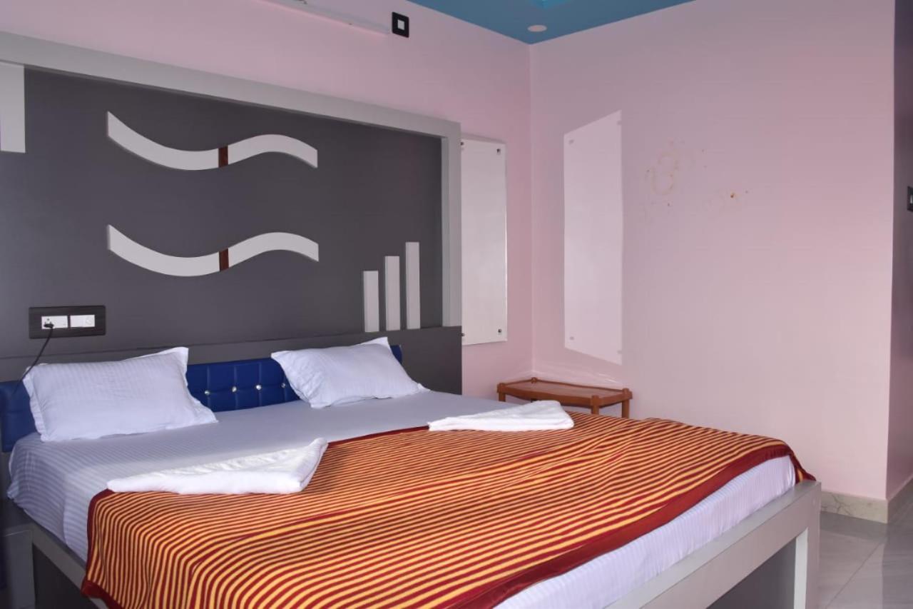 Coconut Homestay Хампи Экстерьер фото