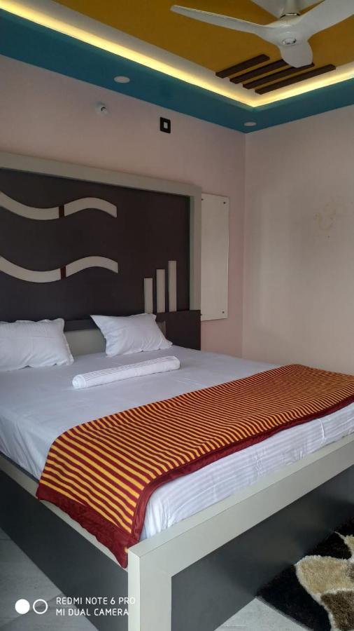 Coconut Homestay Хампи Экстерьер фото