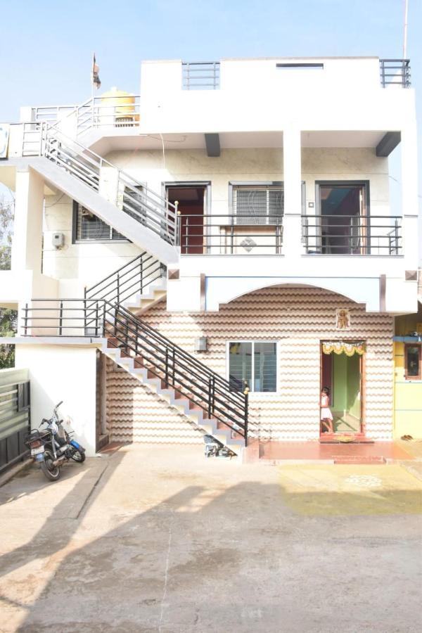 Coconut Homestay Хампи Экстерьер фото