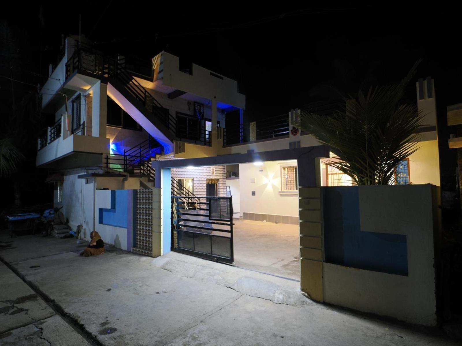 Coconut Homestay Хампи Экстерьер фото